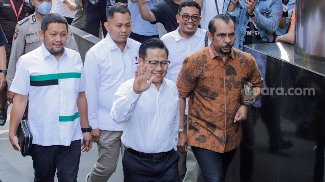 Ketua Umum PKB yang juga Bacawapres dari Koalisi Perubahan untuk Persatuan, Muhaimin Iskandar alias Cak Imin saat tiba di gedung Merah Putih KPK, Jakarta, Kamis (7/9/2023). [Suara.com/Alfian Winanto]