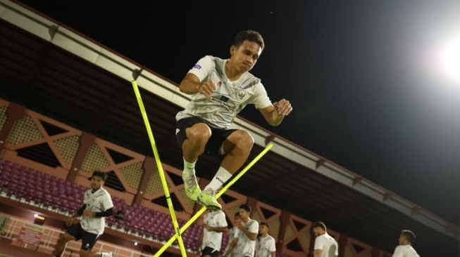 Pemain Timnas Indonesia, Egy Maulana Vikri berlatih bersama tim di Lapangan Thor Surabaya, Rabu (6/9/2023). [ANTARA/HO-PSSI]