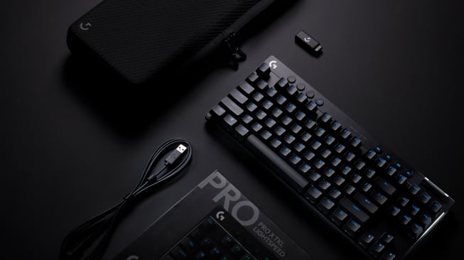 Logitech G PRO X TKL Lightspeed Gaming Keyboard. [Logitech G]