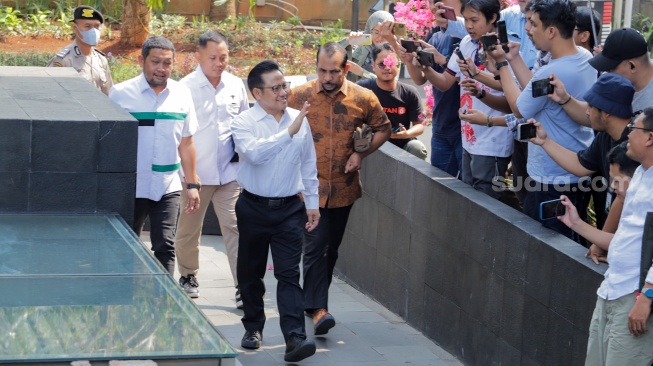 Ketua Umum PKB yang juga Bacawapres dari Koalisi Perubahan untuk Persatuan, Muhaimin Iskandar alias Cak Imin saat tiba di gedung Merah Putih KPK, Jakarta, Kamis (7/9/2023). [Suara.com/Alfian Winanto]