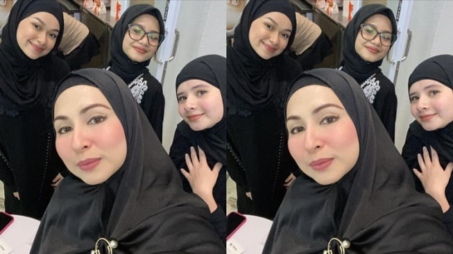 Potret Rebecca Klopper Berhijab (Instagram/@deswitamaharani80)