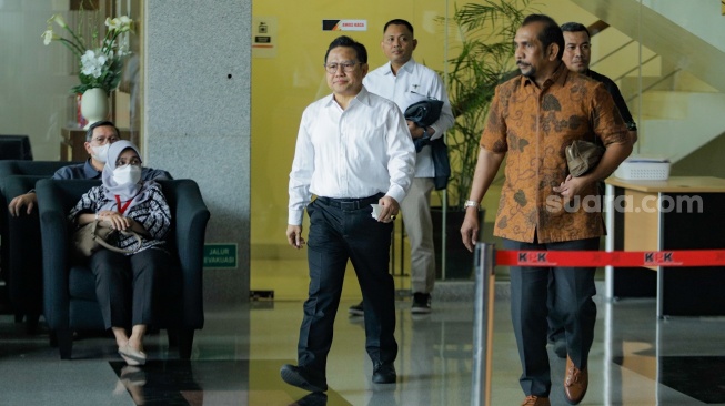 Ketua Umum PKB yang juga Bacawapres dari Koalisi Perubahan untuk Persatuan, Muhaimin Iskandar alias Cak Imin saat tiba di gedung Merah Putih KPK, Jakarta, Kamis (7/9/2023). [Suara.com/Alfian Winanto]