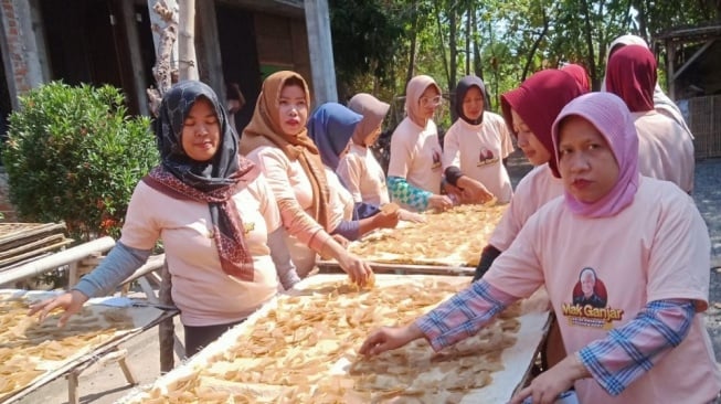 Bisa Jadi Lahan Bisnis untuk Bantu Ekonomi Keluarga, Mak Ganjar Gelar Pelatihan Pembuatan Kerupuk Gandum