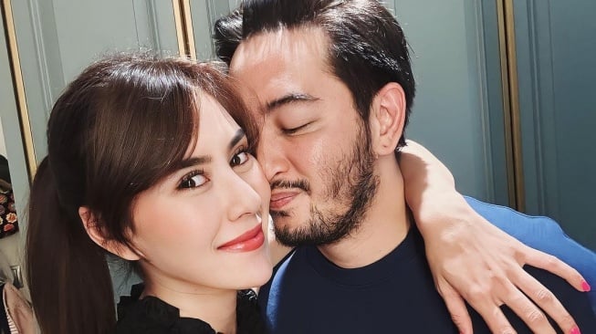 Istri Calon Dewan Kok Melet-melet? Potret Mesra Syahnaz Sadiqah dan Jeje Govinda Jadi Gunjingan