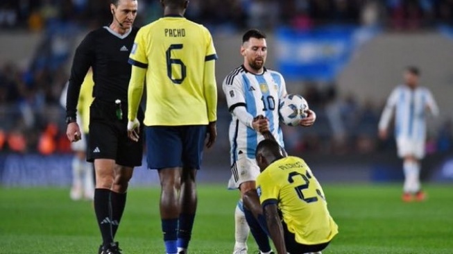 Momen Kocak Lionel Messi Gocek Pemain Termahal Liga Inggris Moises Caicedo hingga Terjungkal