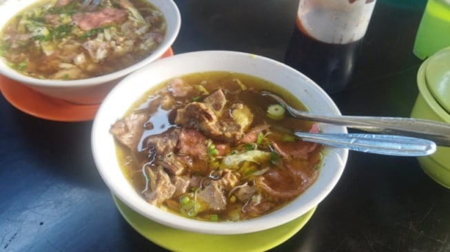 Bikin Kenyang, Sedapnya Sarapan di Warung Soto Mendalo Jambi