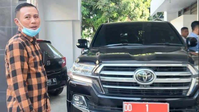 Pj Gubernur Sulsel Pakai Mobil Dinas Land Cruiser yang Pernah Dipakai Jokowi