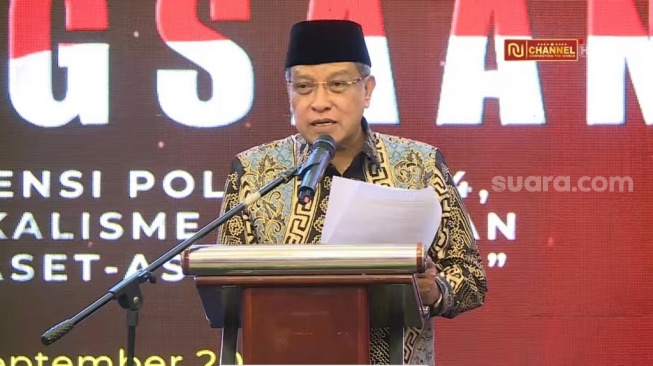 Ketua Umum Lembaga Persahabatan Ormas Islam (LPOI) dan Lembaga Persahabatan Ormas Keagamaan (LPOK), Said Aqil Siroj dalam acara Konsolidasi Kebangsaan LPOI dan LPOK, Jumat (8/9/2023). (Suara.com/Bagaskara)