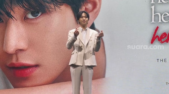 Ahn Hyo Seop dalam jumpa pers di The Kasablanka Hall menjelang fan meeting perdananya di Jakarta. [Suara.com/Tiara Rosana]