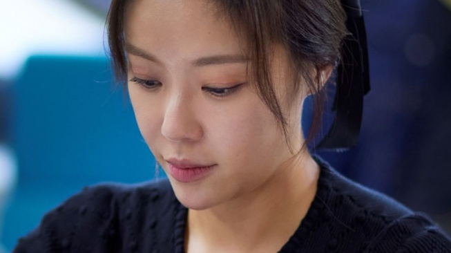 Pesona Hwang Jung Eum di The Escape of the Seven (Instagram/@sbsdrama.official)