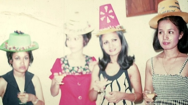 Ada Tamu Bule, Foto Jadul Pesta Anak Jaksel di Tahun 1972 Bikin Takjub: Anak Selatan dari Dulu Udah Gaul