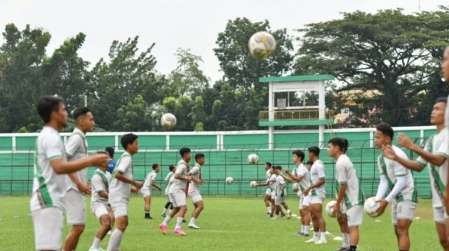 Pemain PSMS saat menggelar latihan di Stadion Teladan [Dok.Antara]