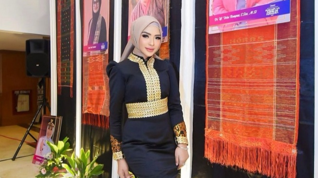 Zahra Yolanda Istri Bupati Taliabu Yang Kecantikannya Viral Di Media