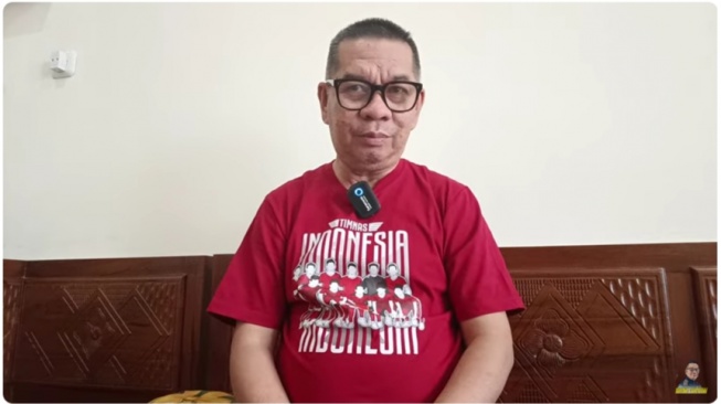 Pengamat sepak bola senior, Ronny Pangemanan (YouTube/Bung Ropan)