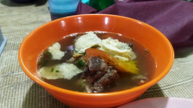 Empuk, Nikmatnya Sop Daging di Rumah Makan Rohma Jaya Kota Jambi