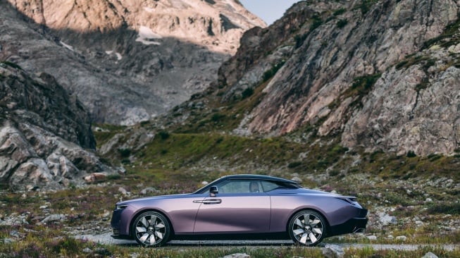 Rolls-Royce Amethyst Droptail yang dipotret secara khusus di Pegunungan Swiss, simak tingkat kesulitan pembuatan dan lokasi ini sendiri  [Rolls-Royce Motor Cars].