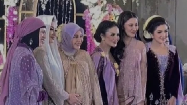 Momen Akrab Aaliyah Massaid dan Geni Faruk (TikTok/lovealthar)