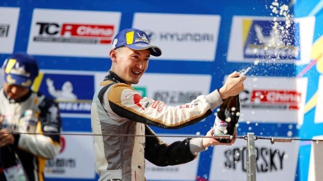 GT Super Sprint Challenge Shanghai China, Andy Deng Rebut Kemenangan Ganda dalam GT3