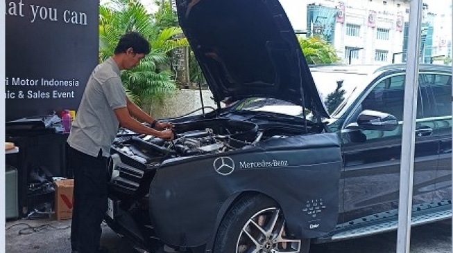 Digelar perdana di Kalimatan Timur, Mercedes-Benz memberikan layanan pemeriksaan umum dan uji emisi gratis dengan sertifikat dan masih banyak lagi [PT MBDIna].