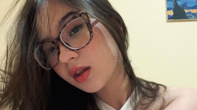 Olivia Payten keciduk live di aplikasi 18+ (TikTok)