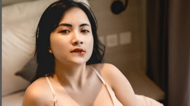 Gak Cuma Main Film Panas, Putri Anjani Rekan Siskaeee Diduga Jual Konten Dewasa