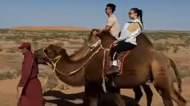 Liburan Nikita Willy di Gobi Desert. (Instagram/nikitawillyofficial94)