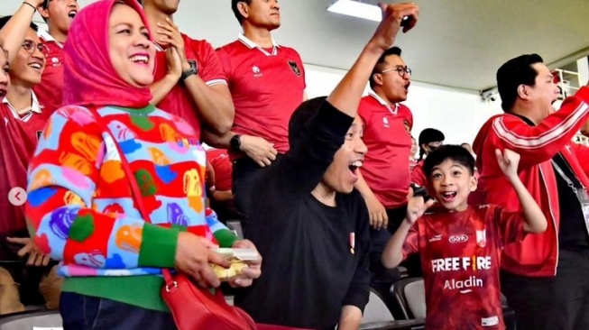 Nonton Pertandingan Timnas U-17 di Stadion, Iriana Jokowi Tampil Kasual dengan Sweater Harga Rp 45,4 Juta