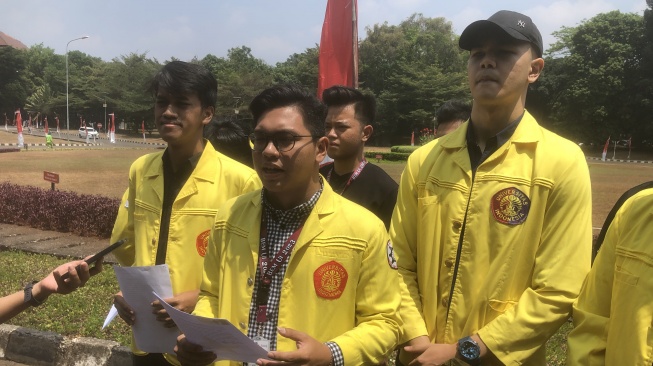 Ketua BEM UI Melki Sedek Huang memberikan keterangan pers mengenai agenda adu gagasan yang akan digelar. [Suara.com/Dea]