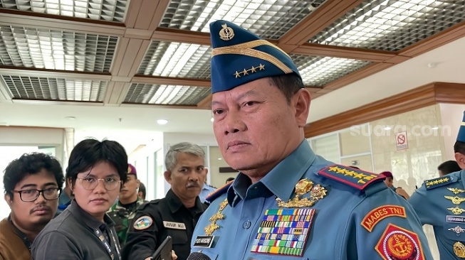 Panglima TNI Laksamana Yudo Margono saat ditemui awak media di Kompleks Parlemen Senayan. (Suara.com/Novian)