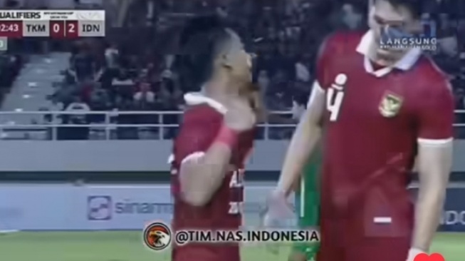 Sempat-sempatnya Elkan Baggott Kepoin Selebrasi Pratama Arhan