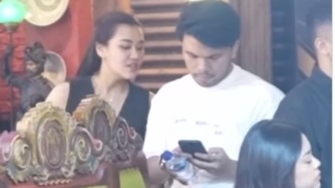 Aaliyah Masaid datang bersama Thariq Halilintar di acara ulang tahun E (Instagram/@maiaestiantyreal)