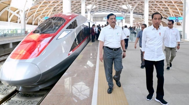 Jokowi Bakal Tebar Diskon Tarif Kereta Cepat Jakarta-Bandung