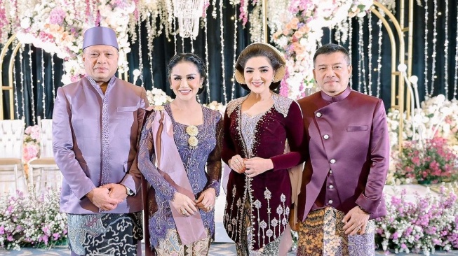 Fans Fuji Berulah Lagi, Kini Giliran Orang Tua Aurel Hermansyah Disindir: Lebih Banyak Iblisnya