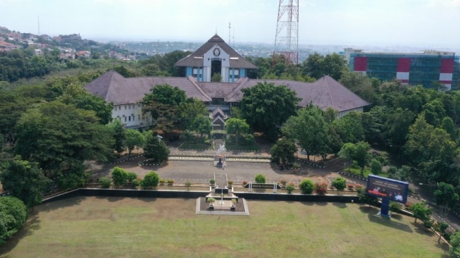 Universitas Diponegoro. (undip.ac.id)