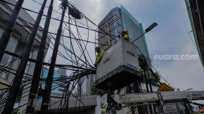 Penataan Kabel Semrawut di Kawasan Tendean