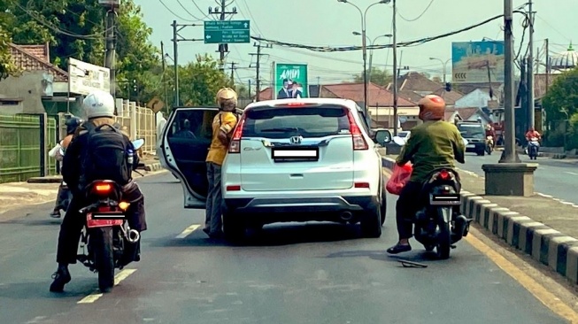 Viral Pemobil Baik Hati di Mojokerto, Tolong Korban Kecelakaan ke RS Meski Tak Terlibat