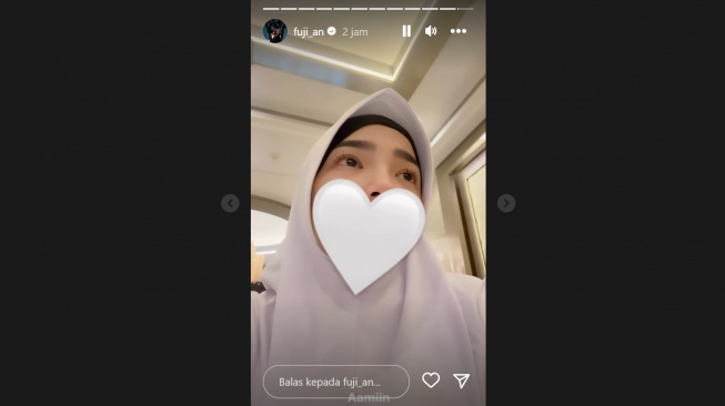 Fuji dan Fadly Faisal Dituding Umroh Karena Galau Cinta, Memang Bisa Bikin Hati Tenang?