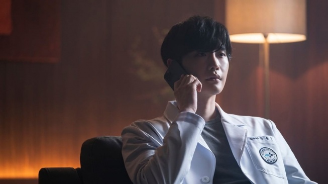 5 Film Populer Lee Jong Suk yang Lagi Ulang Tahun ke-34, Ada Decibel dan V.I.P