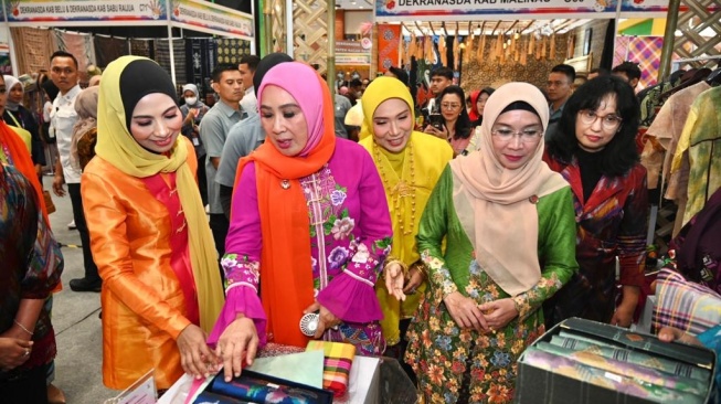 Dekranasda Sulsel Pamerkan Produk Unggulan di Pameran KriyaNusa