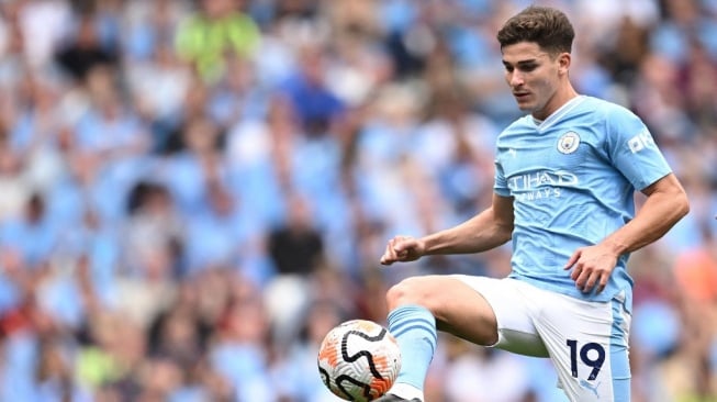 Penyerang Manchester City, Julian Alvarez. [OLI SCARFF / AFP]