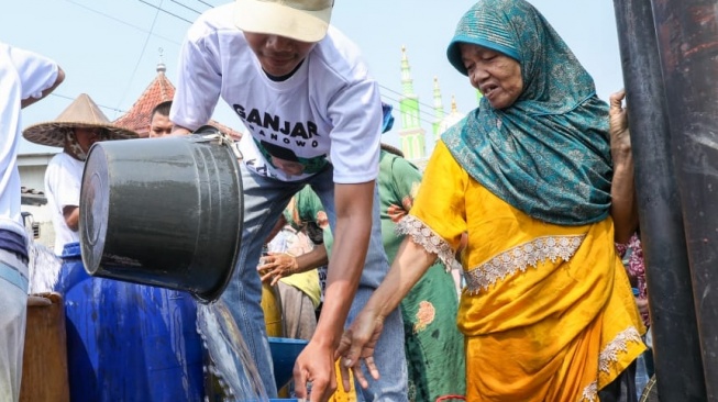 SDG Banten Beri Bantuan Air Bersih Kepada Warga di Tiga Kecamatan di Serang