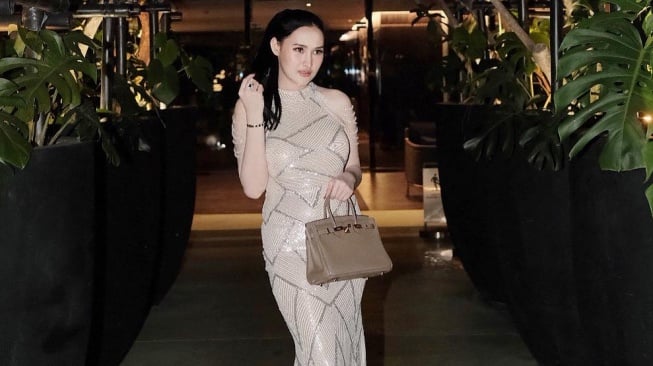 Selebgram Dewi Lin Persiapkan Bisnis Diamond dan Hair Product