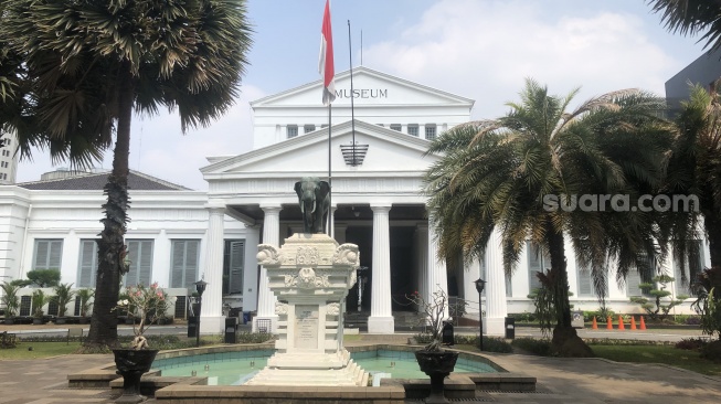 Situasi pasca kebakaran di Museum Nasional Indonesia, Jalan Medan Merdeka Barat, Jakarta Pusat, Minggu (17/9/2023). (Suara.com/Faqih)