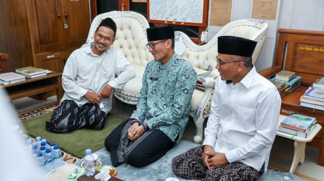 Didatangi Sandiaga dan Arwani, Gus Baha Sampaikan Doa Ini untuk PPP di Pemilu 2024