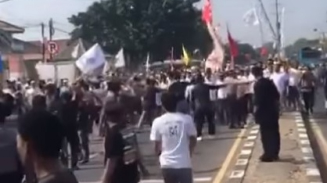 Viral Video Kericuhan Warga Ganggu Ruas Jalur Indramayu-Cirebon