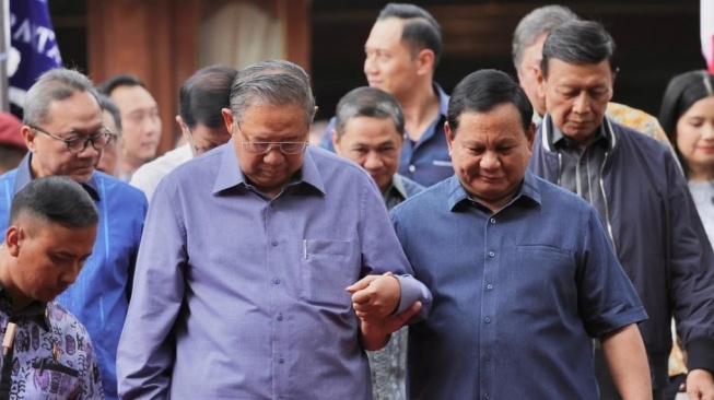 Ekspresi Senyum SBY Dan Tawa AHY Saat Bertemu Prabowo Di Hambalang