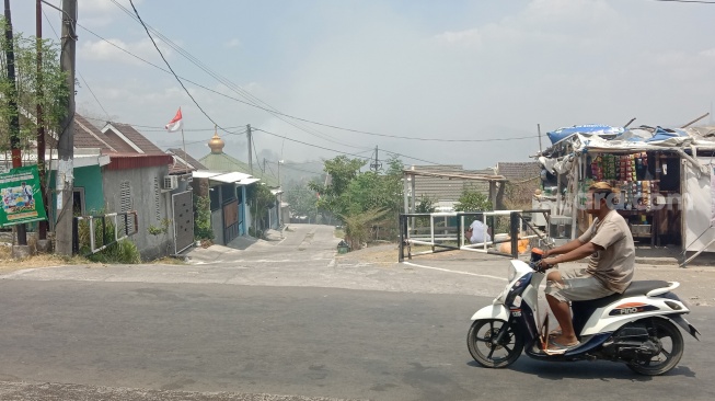 Sesak Nafas dan Mual-mual, Anak-anak TK Plesungan Juga Rasakan Dampak Kebakaran TPA Putri Cempo