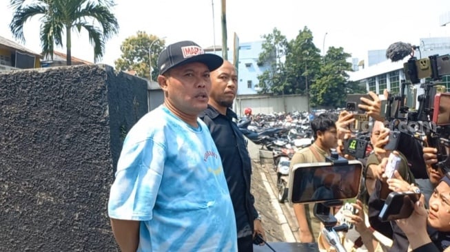 Komedian Sule di kawasan Kapten P Tendean, Jakarta Selatan, Senin (18/9/2023). [Suara.com/Tiara Rosana]
