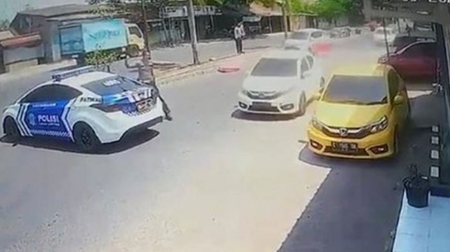 Viral Video Polisi Pekalongan Kejar Pelaku Tabrak Lari, Aksinya Mirip di Film