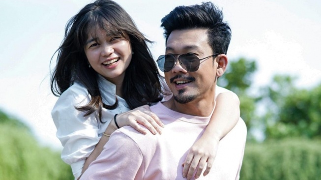 Potret Mesra Denny Sumargo dan Olivia Allan. (Instagram/oliviasumargo)